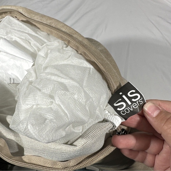 NEW $88 Siscovers Padma Decorative Pillow [ 16"‎ x 16" ] in Parchment - Picture 8 of 10